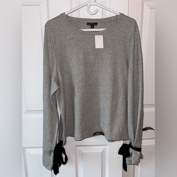Bow Crewneck - Picture 1 of 4